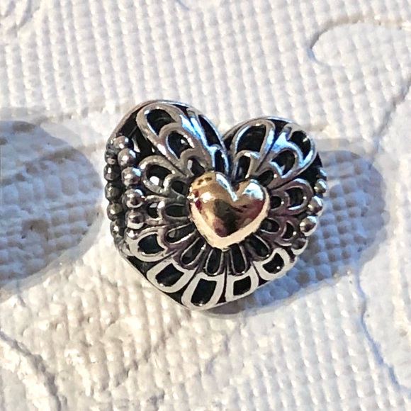 || SOLD || Pandora Moments : Vintage Heart charm - Picture 1 of 1